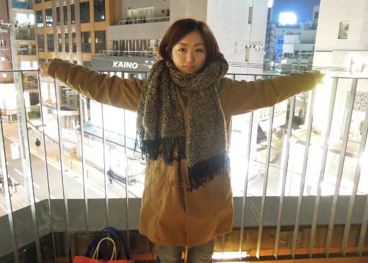 安達 綾子