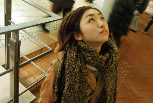 安達 綾子