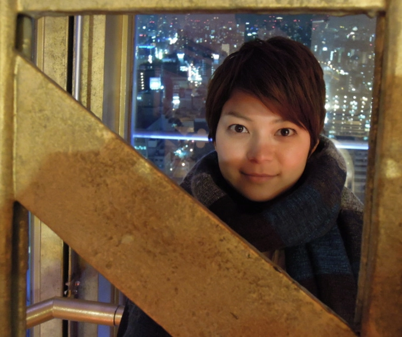 髙橋幸子 彩の人 高橋幸子さん。逗子の自宅兼工房で。手にしている作品は「花時計