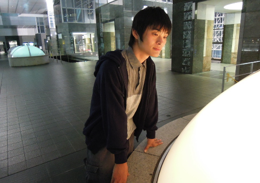 由良 真介